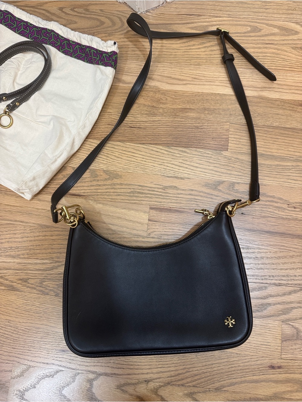 Tory Burch Black Leather crescent Shoulder Bag or crossbody with Gold Hardware - Picture 13 of 14